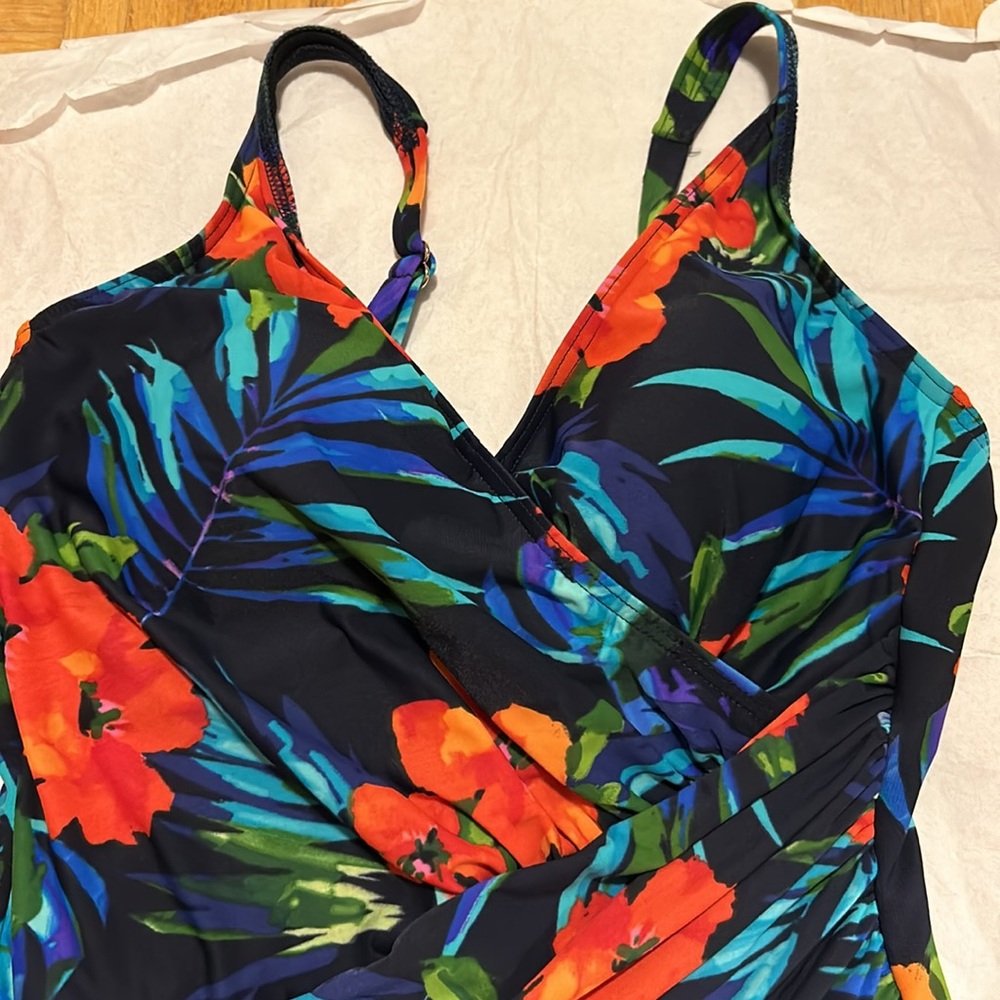 Miraclesuit - Picture 2 of 10